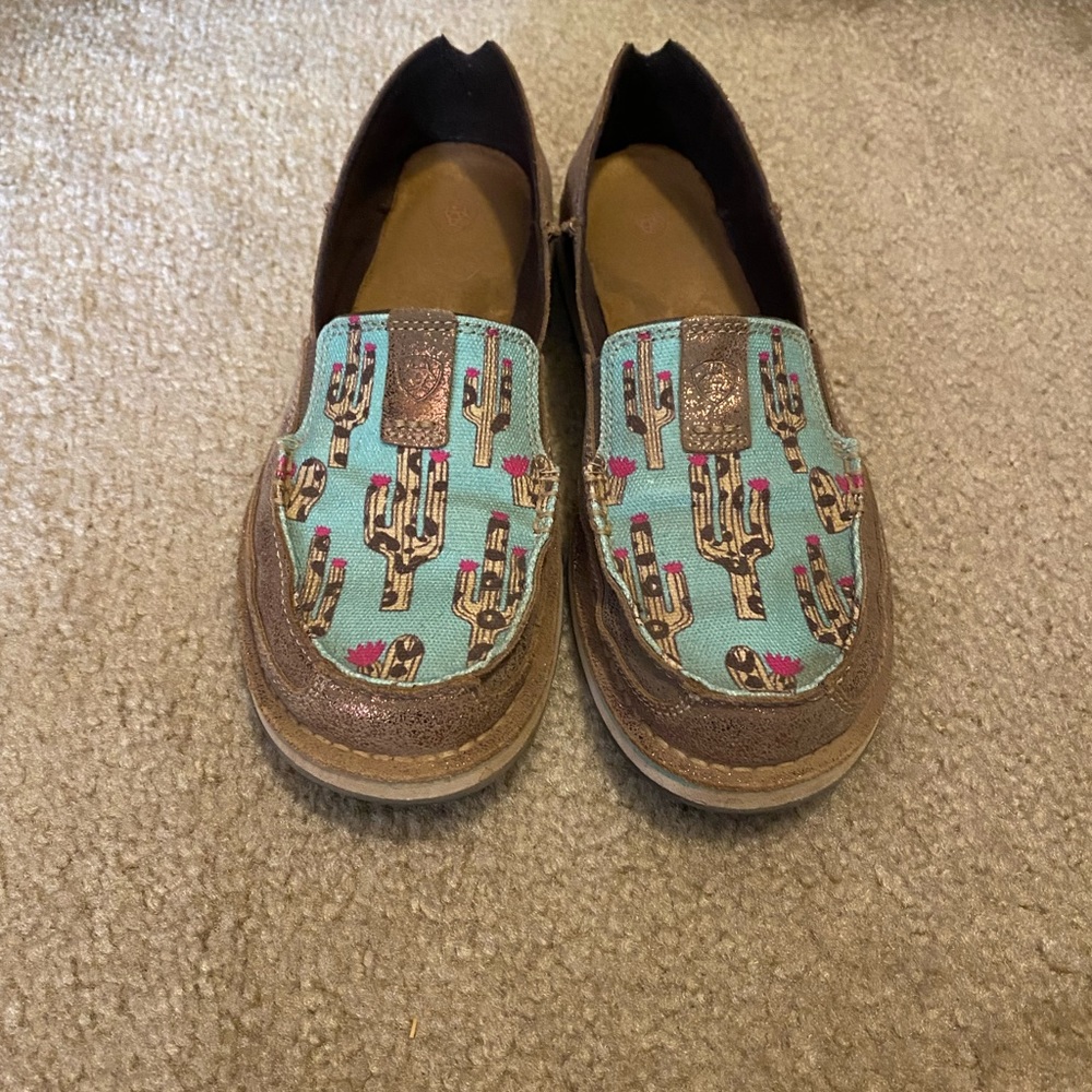 Womens ariat cruisers